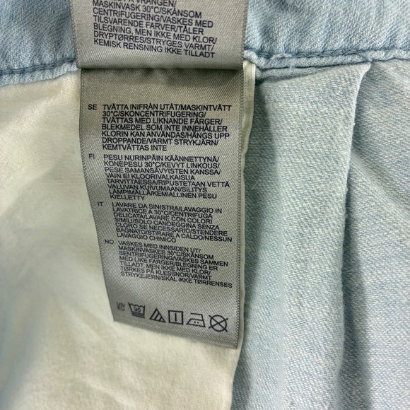 NWT NYDJ Women's Relaxed Denim Shorts Plus Size 28W Light Wash Pleated Front - Picture 5 of 13